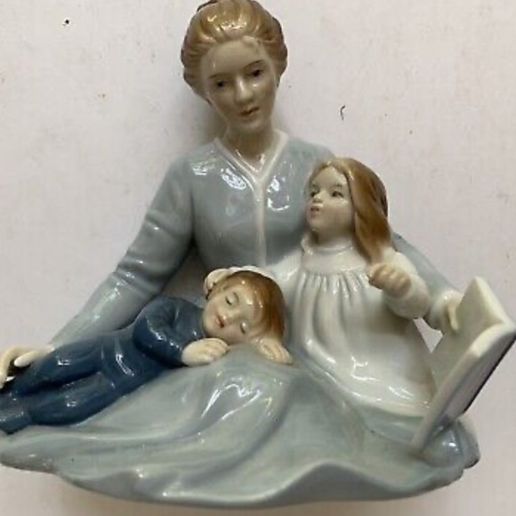 SOLD Vintage AVON “a Mothers Touch” Figurine - Picture 2 of 7